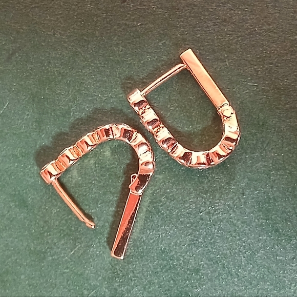 ❤️Madewell❤️ Tennis Collection Bezel Set Earrings💥Pale Gold 💥 - Picture 8 of 10